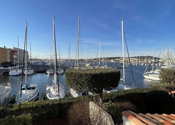 Avec Piscine, Parking, Lave-linge, Quartier Calme A Cap D'agde - Fr-1-702-39